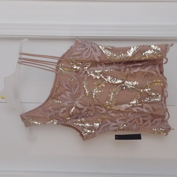 NEW Venus Embroidered Sequin top ptp 20" - Picture 4 of 6